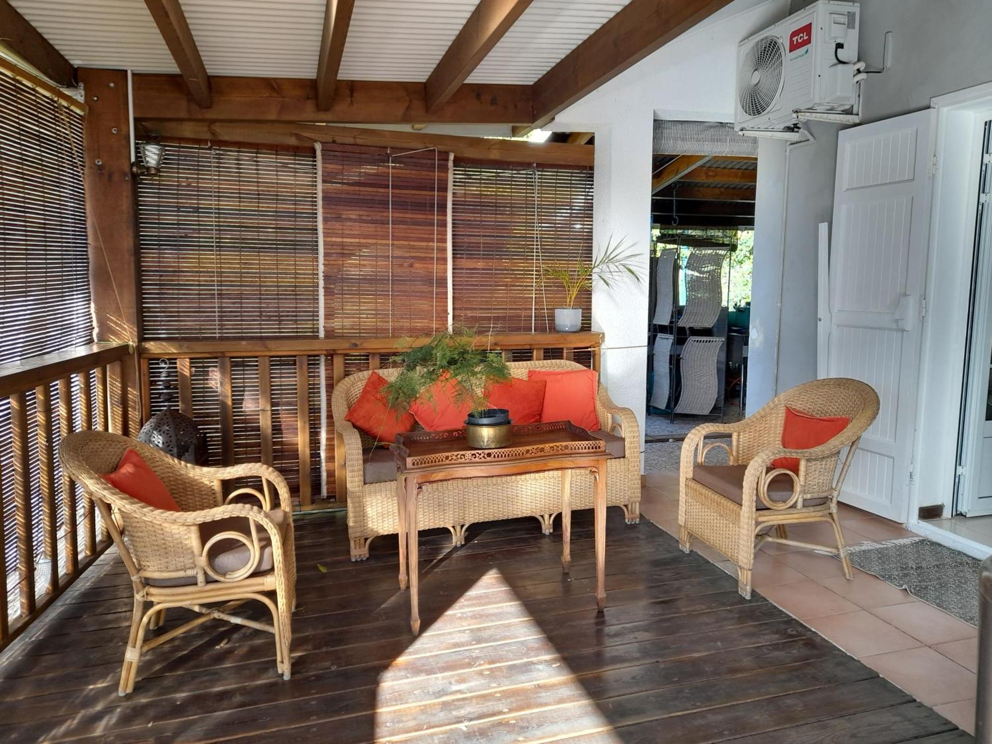 Le Val Rambaud Bed & Breakfast Сен Дьони Екстериор снимка