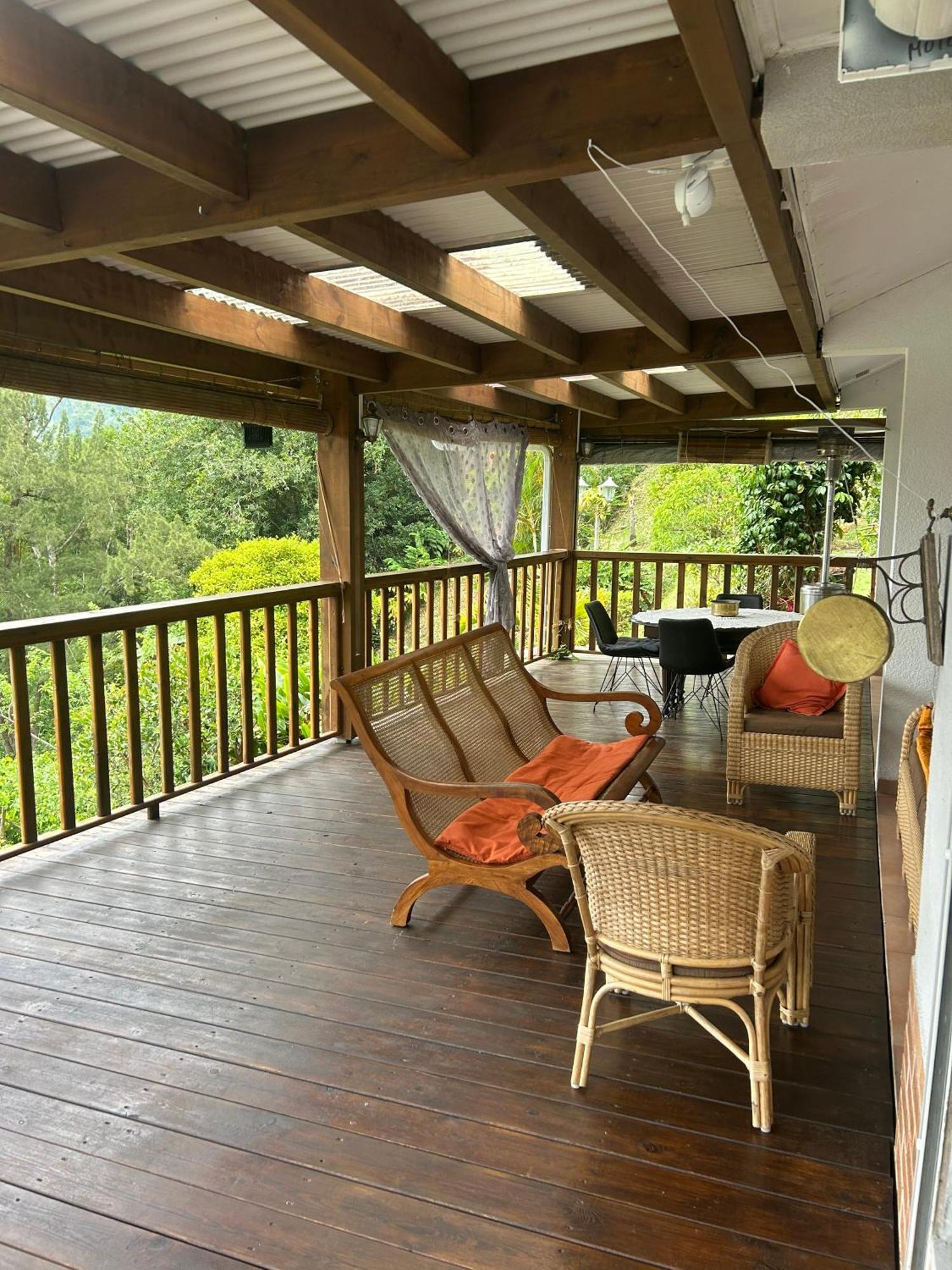 Le Val Rambaud Bed & Breakfast Сен Дьони Екстериор снимка